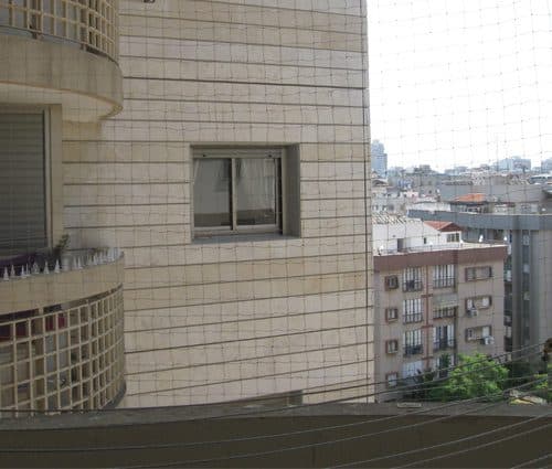 התקנת רשת יונים במסתור כביסה